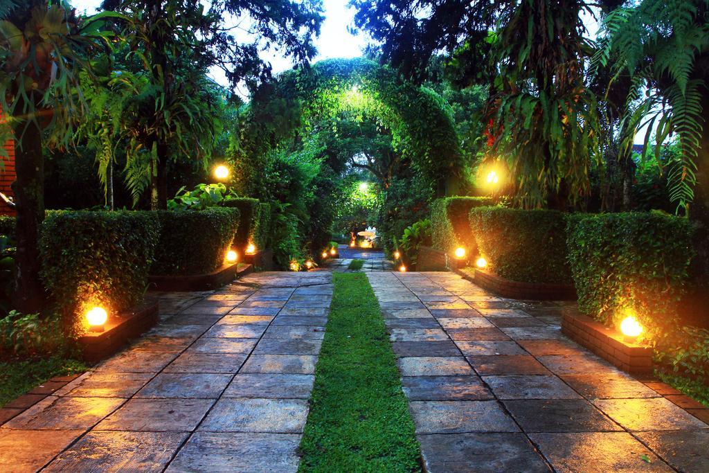 Hotel Taman Sari Sukabumi Exterior foto